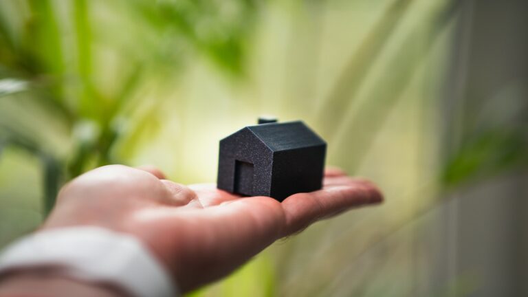 Licensed Arizona agent Aleksandra Kadzielawski explains the real math of HELOC vs cash-out refinance for Phoenix homeowners.