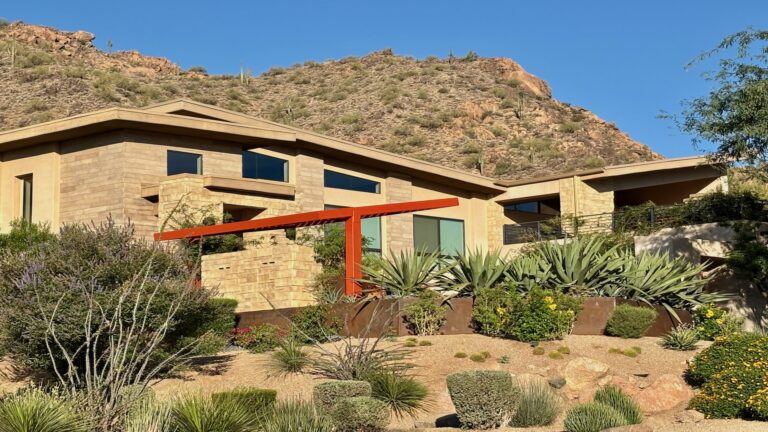 A single-family home in Scottsdale qualifying for HECM lending limit of $1,249,125.